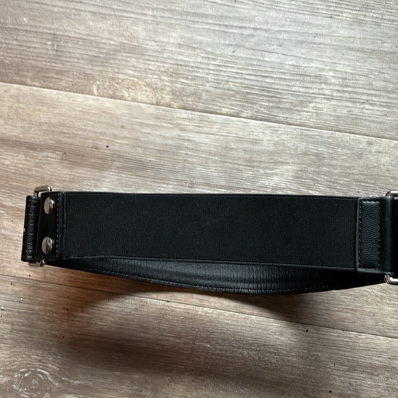 Le Chateau wide faux leather waist cincher belt - Picture 4 of 4